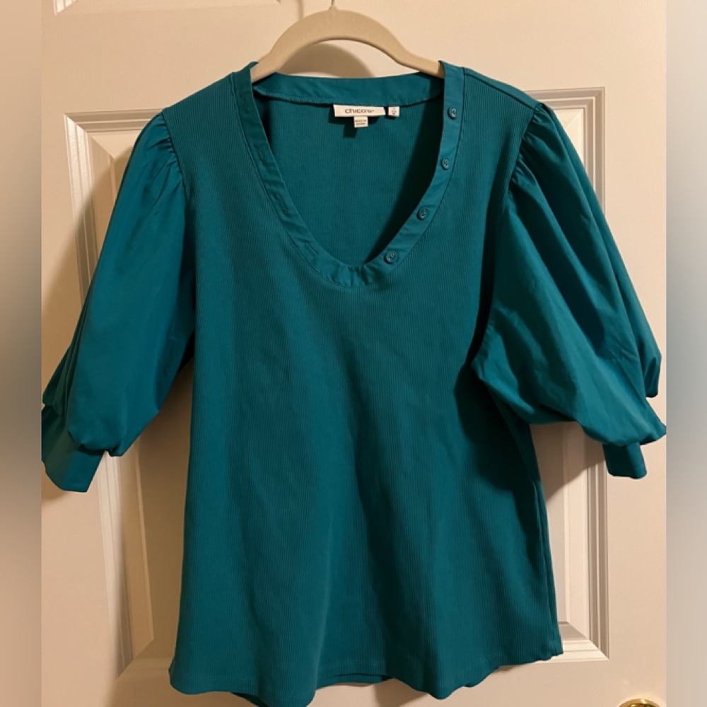 NWOT beautiful blue Chicos top. Size (1) S